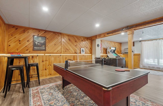 Family-sized home in Mt Washington Valley with game room and deck!