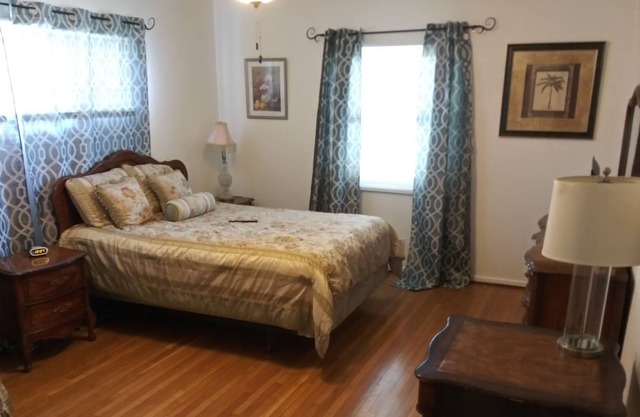 Family sized house in nice neighborhood centrally located to Los Angeles Sites