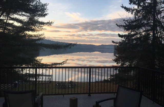 Family sized Muskoka lakefront cottage with sandy shoreline and beautiful views!