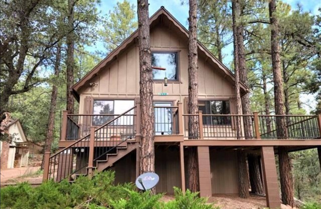 Family-sized, quaint cabin on the edge of the US Forest