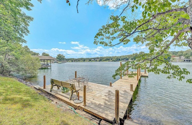 Family Smith Mountain Lakefront Retreat - Private Dock 4-bedroom house in Moneta