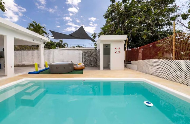 Family Southern Getaway Private Pool & Jacuzzi