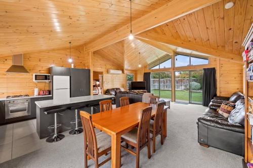 Family Stays very private close to Park with a Games Room Sleeps 10