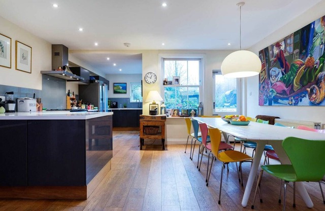 Una maravillosa y espaciosa casa familiar de 5 dormitorios en el oeste de Londres (Veeve)