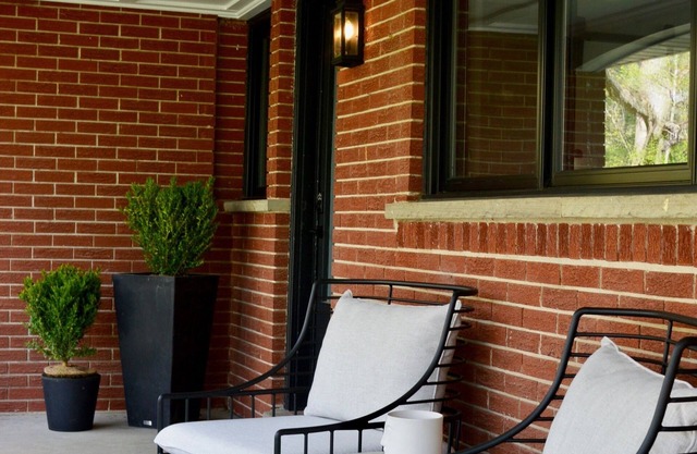 Family Style Home 5 minutes from the Gaslight District!