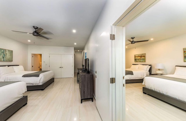 FAMILY Suite - 4 Queen Beds - Pool, Bicycles, TCI ASSURED - Walk to Beach