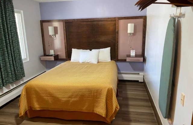 Family Suite w/ Free Parking - Close to Niagara Falls Attractions, Scottish Inns
