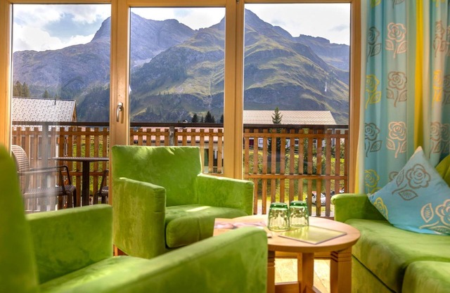 Family suite with balcony - Hotel Walserberg
