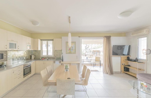 Family Sunny 2 bedroom 1700m center 50m busstop,300m busstop Acropolis