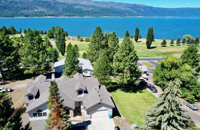 Family Ties ~ Amazing home with views - Sleeps 20 - Game room - Fireplace - Wifi
