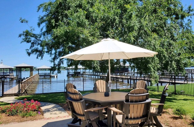 "Family Ties" - False River Home Away from Home - Sleeps 10