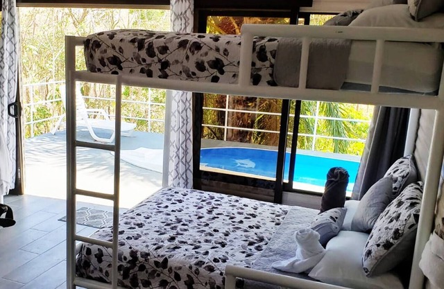 ¡Nuevo! Tarzan Family Treehouse! Jacuzzi, WIFI rápido, aire acondicionado!❤️