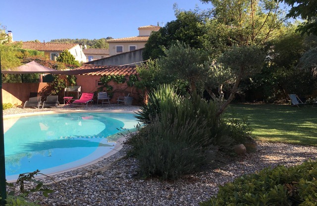Villa familiar de 240 m2 con piscina, 5 dormitorios, entre Aix en Provence y Lubéron