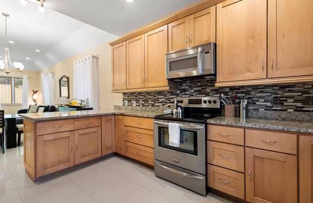Family Vacation, Big Condo, 4BDR, ALBANY RESORT