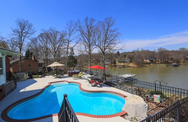 vacaciones familiares o eventos (bodas) Waterfront Lake Wylie casa --bañera de hidromasaje