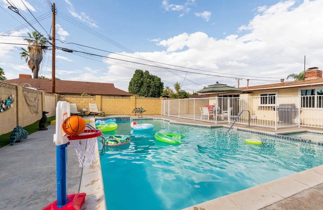 Family Vacation Home, Spa & Big Pool, Game Room, 8 minutes to Disney✨