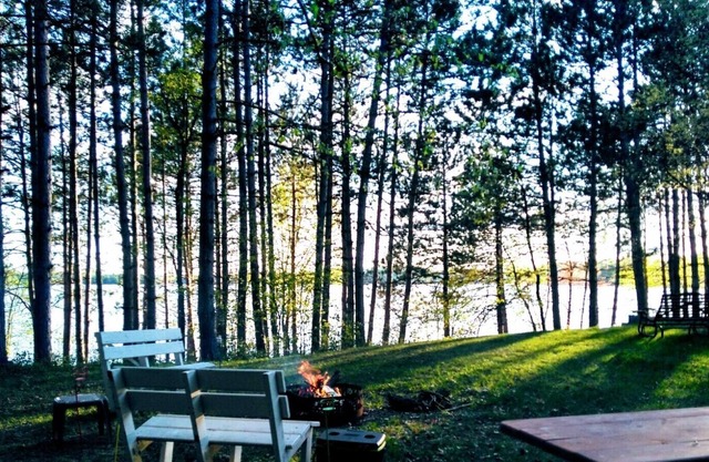 Ideal para familias o para parejas. 260 'de gran acceso al lago, con muelles.