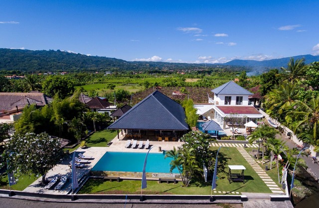 FAMILY VACATION RENTAL - 10 BR VILLA w/ BEACH VIEW