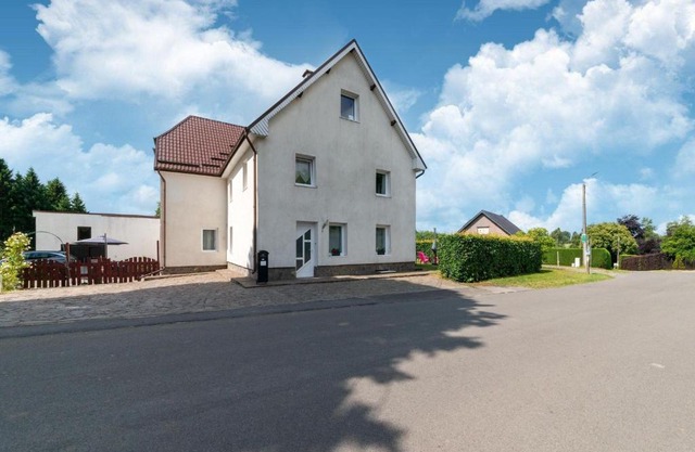 Family Villa Near Lake