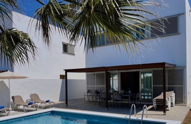 VILLA FAMILIAR CON 4 HABITACIONES, PISCINA PRIVADA