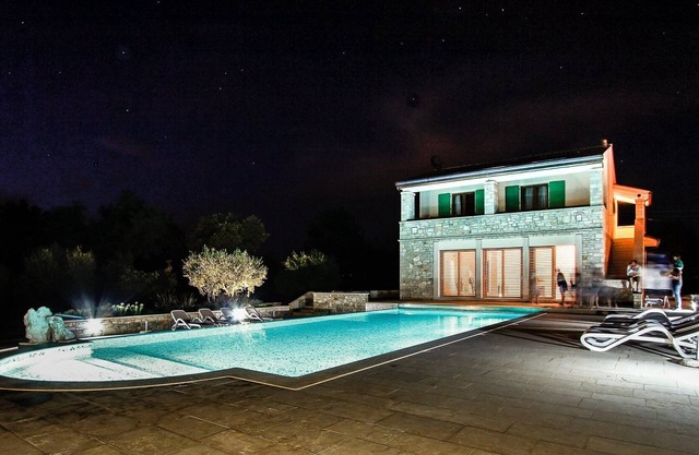 AMARILLO FAMILIAR - CASA CON PISCINA