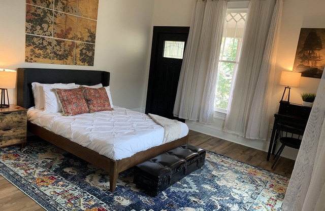 Fanciful long-term home in burgeoning Government Hill. Pet-Friendly.