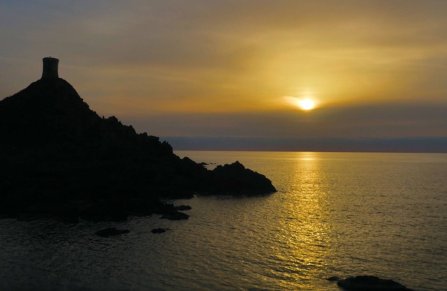 Easter holidays=magnificent studio 100m beach+heated swimming pool