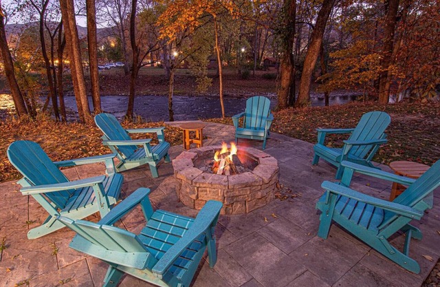 Fancy Pants * Great River Access * Modern * EV Chg