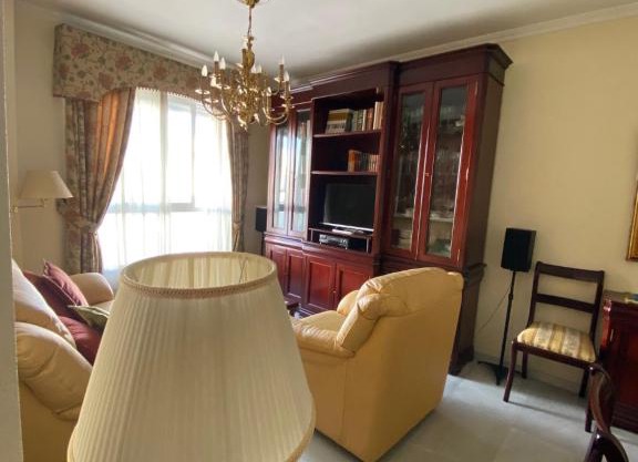fantástico apartamento con parking avenida de cadiz