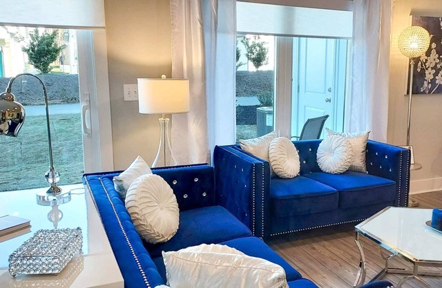 Fantabulous Glam Townhome Sleeps 8 / #48
