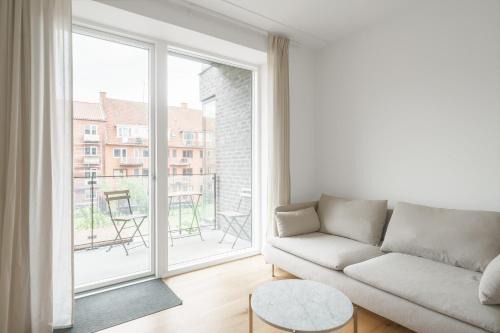 Fantastic 2-bed apartment with balcony - 384
