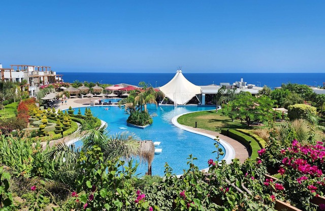 Fantastic 2 Bedroom Apartment With sea Views!