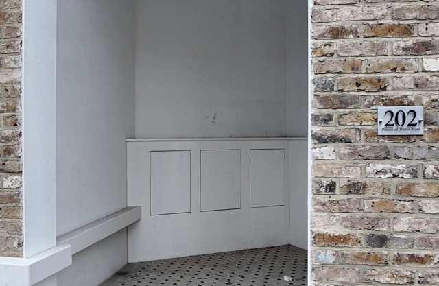 Fantastic 3-bedroom duplex with WiFi in vibrant London.