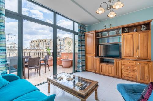 Fantastic 3 Bedroom Duplex Penthouse with Terrace