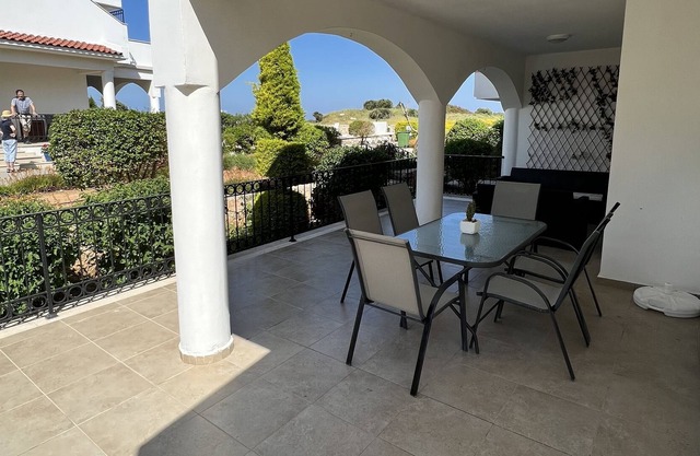 Fantástico apartamento de 3 dormitorios en planta baja con terraza.