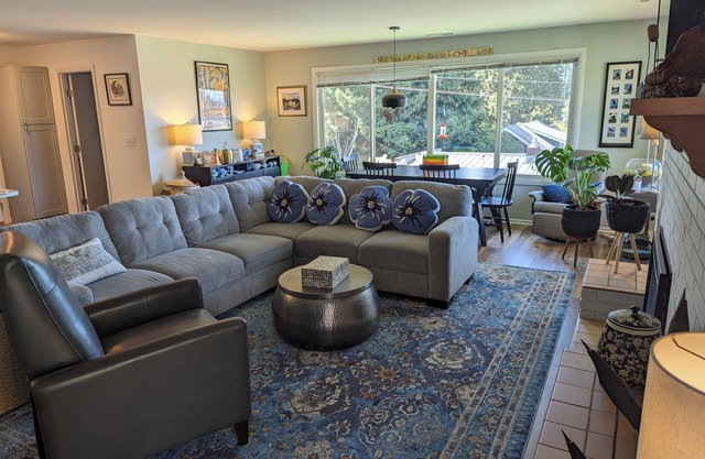 Fantastic 3-bedroom, two-bath home one mile from Hayward Field,