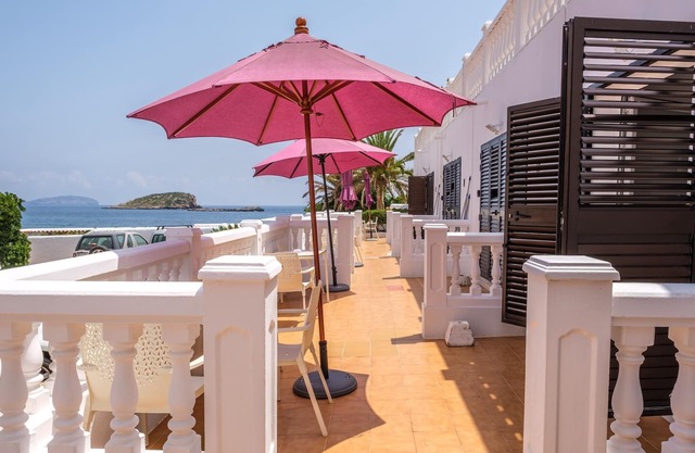 Fantástico apartamento junto al mar, con piscina y terraza