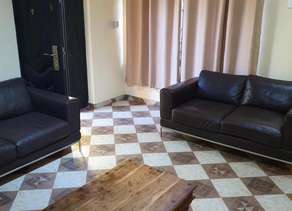 FANTASTIC APARTMENT, TRAVELER AWARD WINNER 2024, 1 ensuite bedroom, WIFI, air condition, separate living room, 2 toilets, 2 walk in shower rooms, hot water, separate kitchen, restaurant, bar, garden, 24 hour security, 20 minutes airport, North Legon Accra