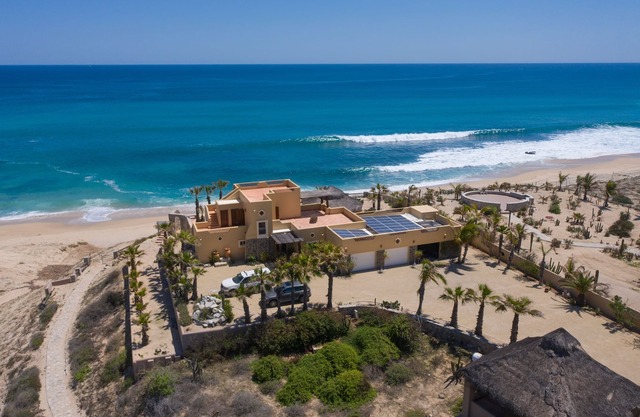 Fantástica propiedad frente al mar con piscina, privacidad y comodidades en abundancia