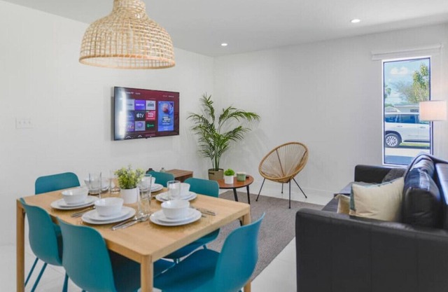 Fantastic Brand New Duplex 3 BR/2 Bathrooms