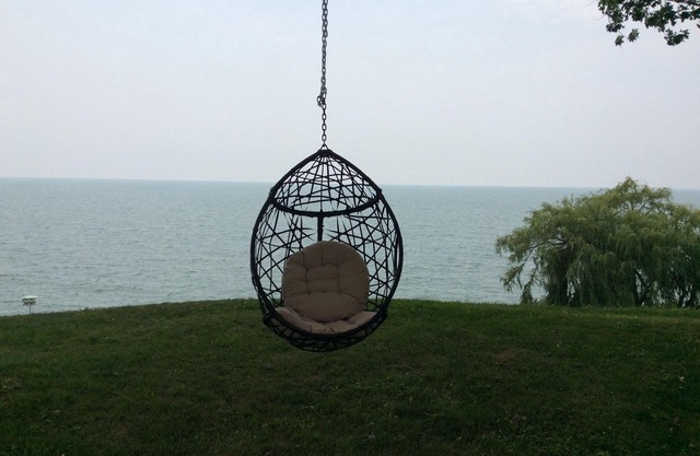 Fantastic Lake View! Quiet, Clean w/Deck, BBQ & Fire pit* Walk to 3 Wineries