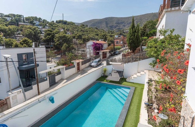 Fantastic detached house in quiet area 5 minutes walk from the beach.