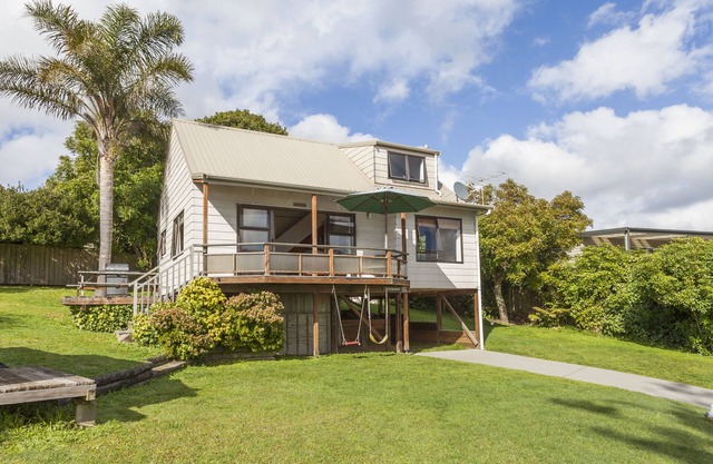 Hot Water Beach: 'Taumata' Holiday Home