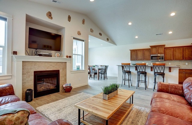 Fantastic Family Friendly Home w/ Moutain View, Huge Fenced yard, Private Backyard and Patio, A/