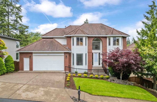 Fantastic Family Friendly Bull Mountain Home, Pets OK, Game Room w/ Ping Pong, Short Walk to Park