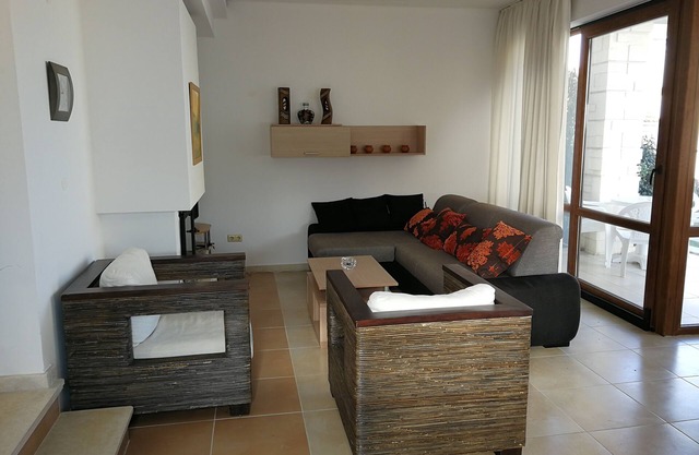 Fantastic family villa with sea view