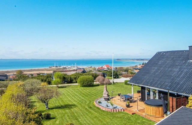 Casa de vacaciones cerca de Knebel con vistas a la bahía