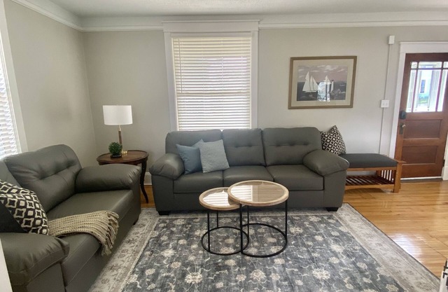 Fantastic Home close to Canal Park, Hospitals and Lincoln Park district.