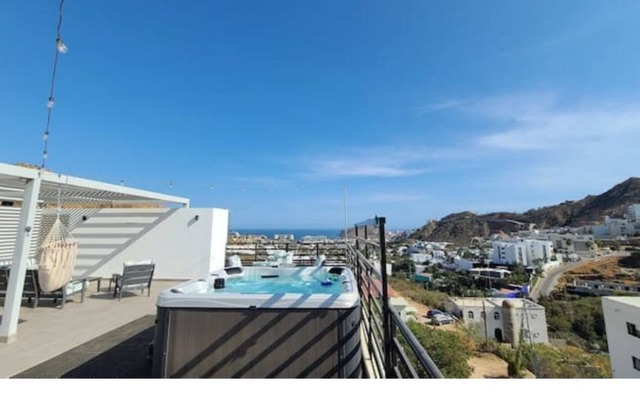 Fantastic Oceanview Penthouse Private deck & Spa