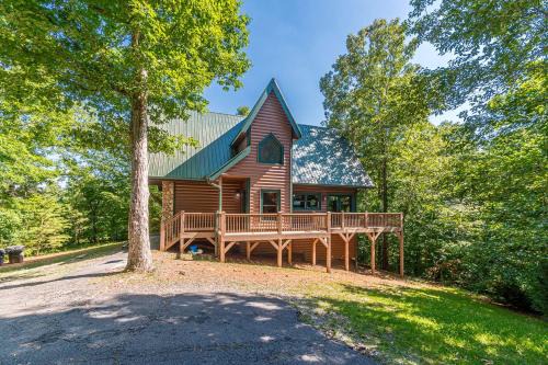 Fantastic Pet Friendly Cabin with Hot-tub and Barbecue in Cleveland, Georgia